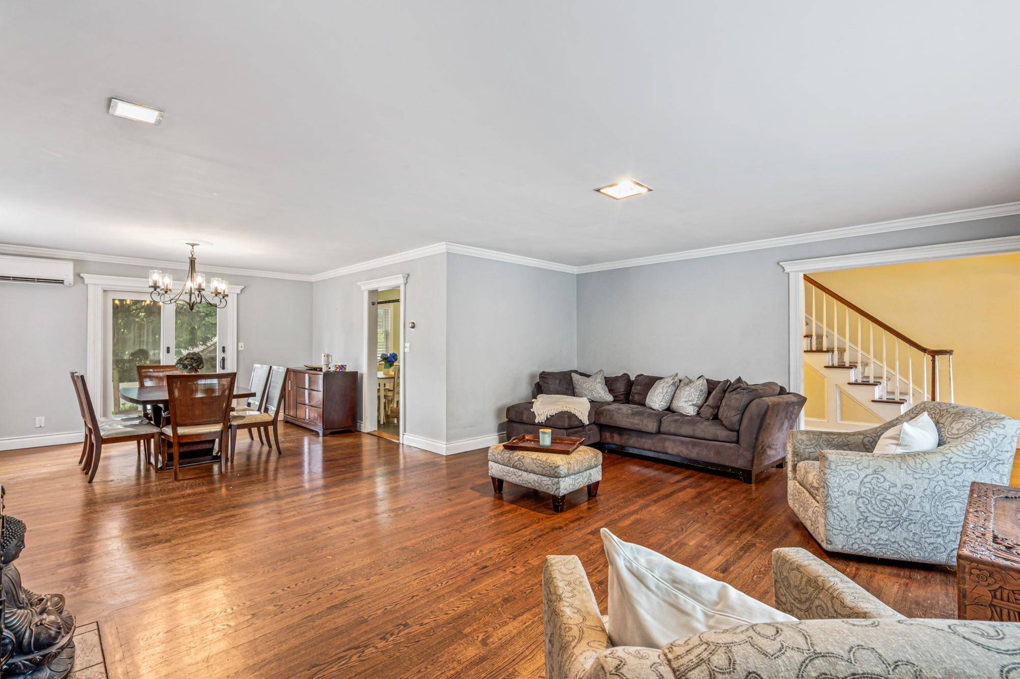 Glen Head, NY 11545,21 Orchard ST