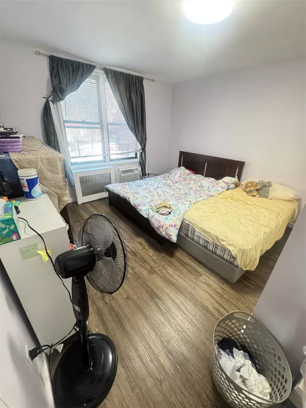 Elmhurst, NY 11373,8114 Baxter AVE #1E