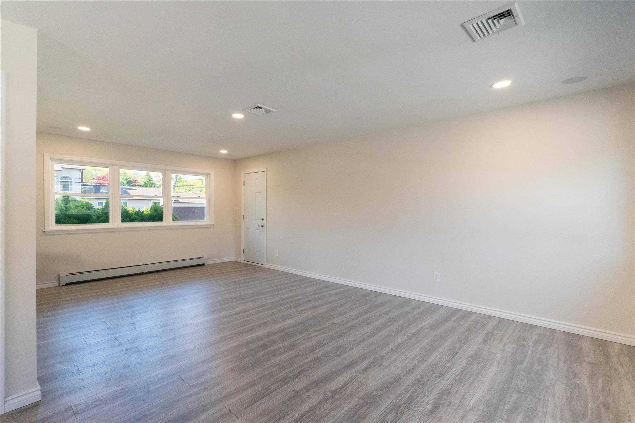 Huntington, NY 11743,37 Amsterdam ST