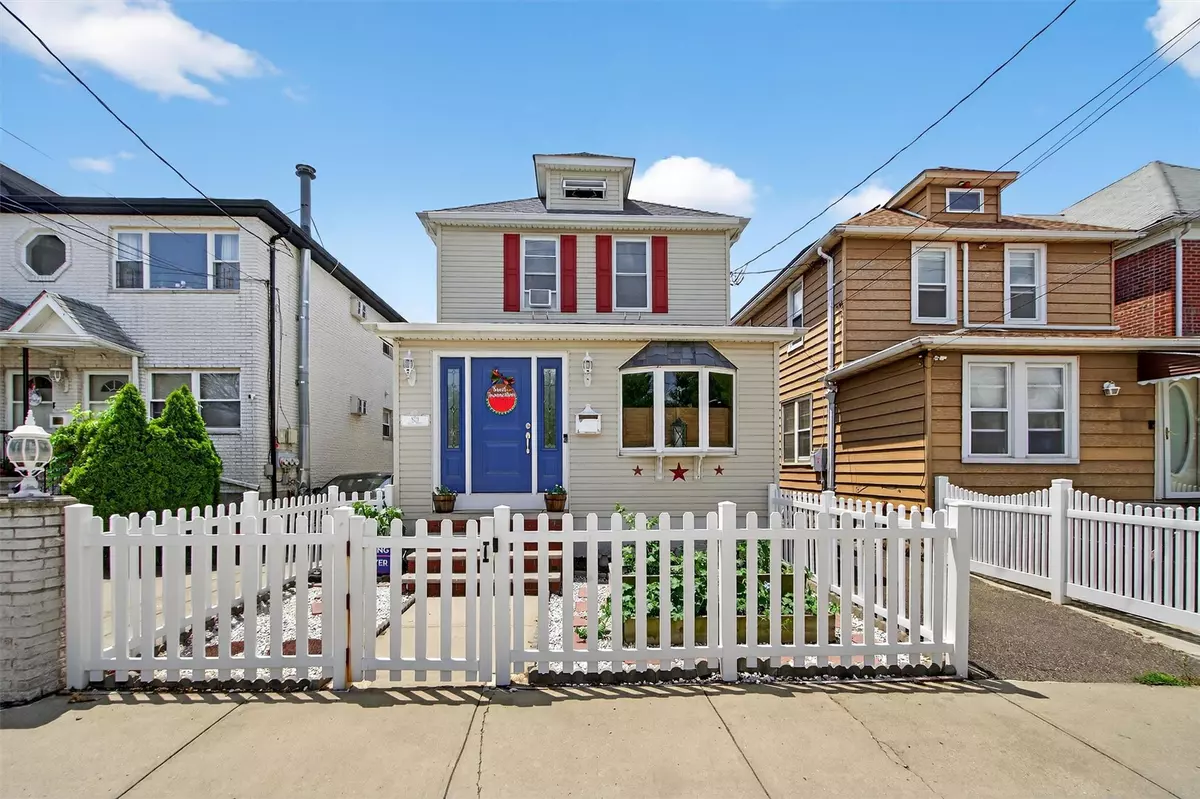 Bronx, NY 10465,829 Logan AVE