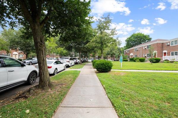 Bayside, NY 11364,78-27 226th ST #B