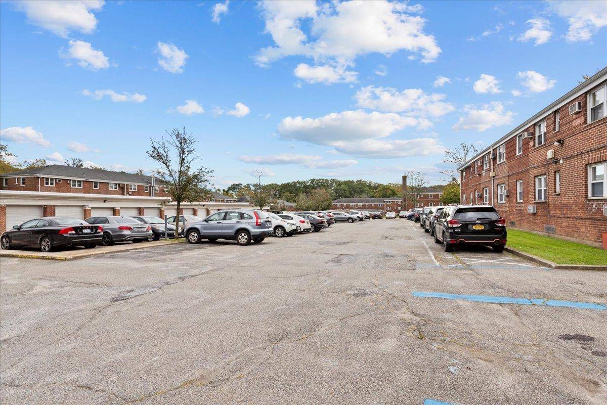 Bayside, NY 11364,78-27 226th ST #B