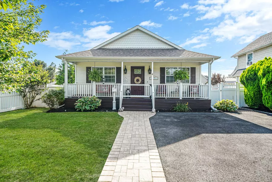 4 Ferndale BLVD, Islip, NY 11751