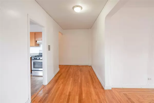 Elmhurst, NY 11373,4037 77th ST #5B