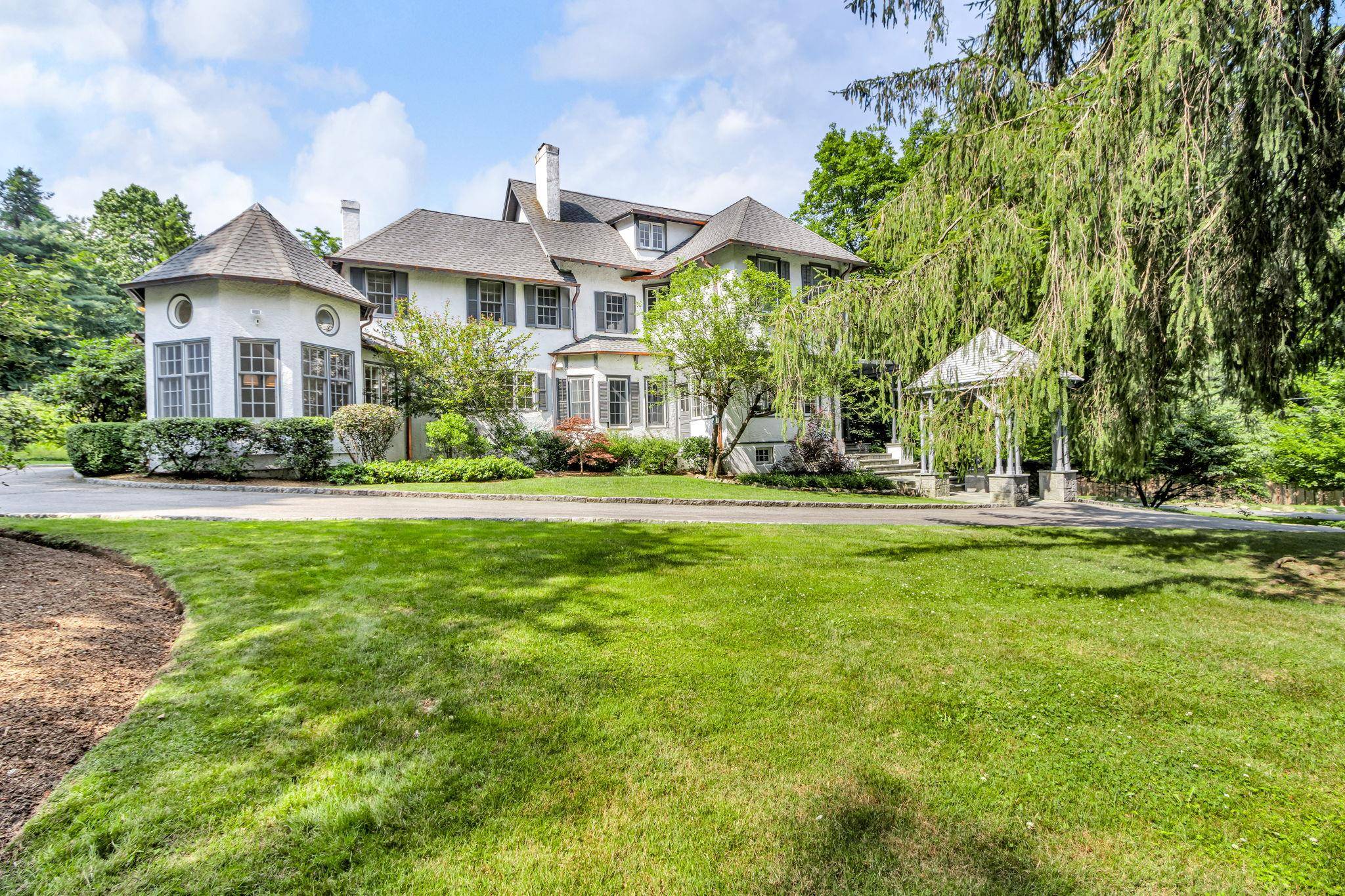 Chappaqua, NY 10514,77 Haights Cross RD