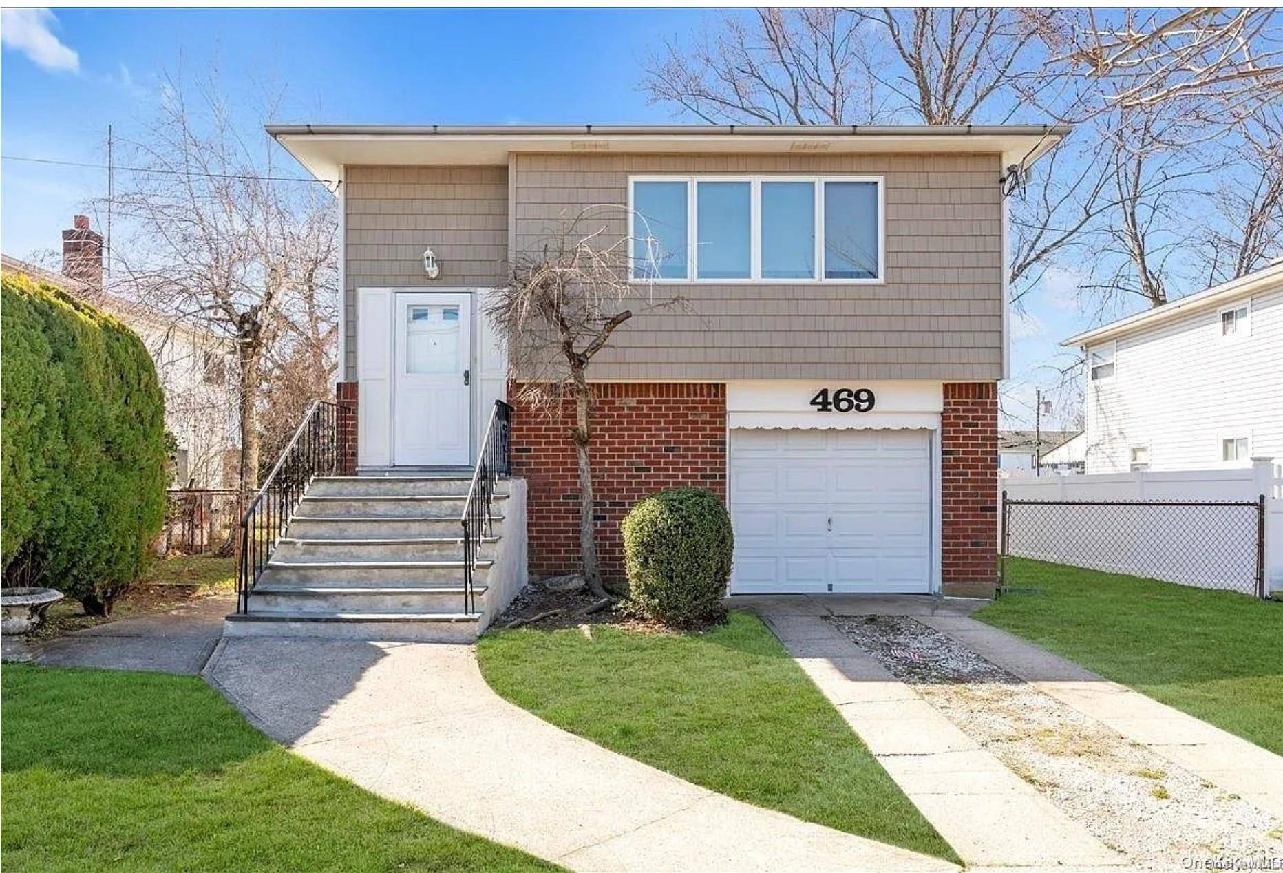 469 N Newbridge RD, Levittown, NY 11756