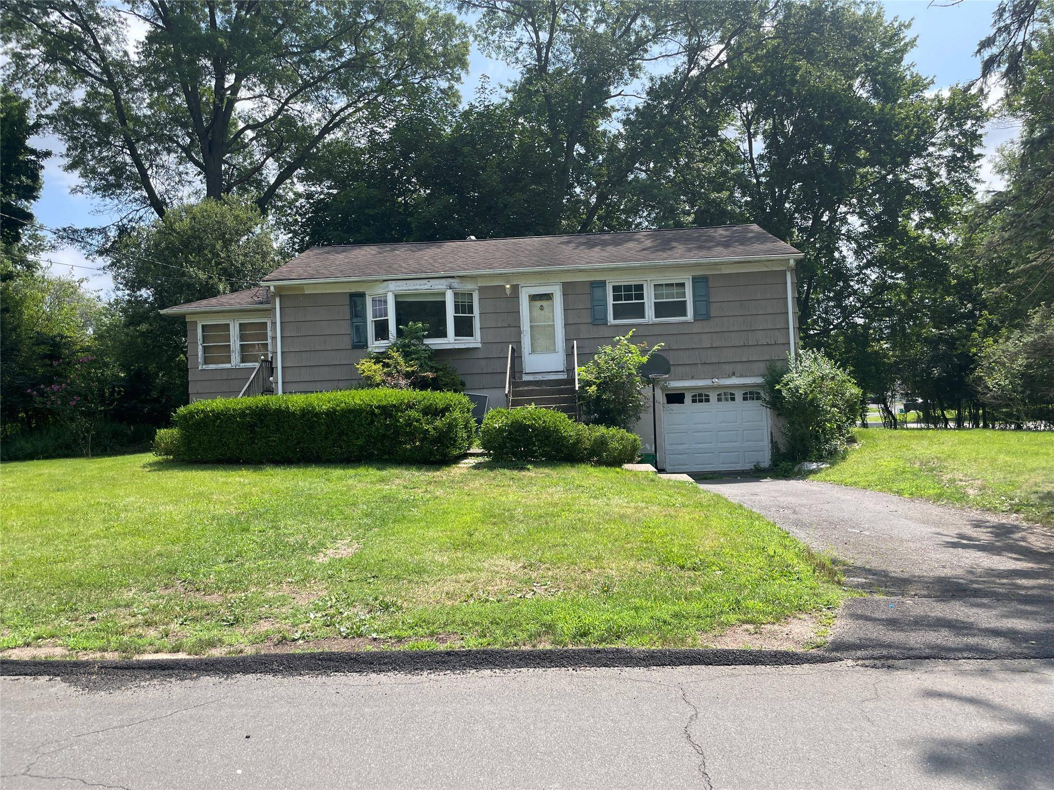 2 Sable CT, West Nyack, NY 10994