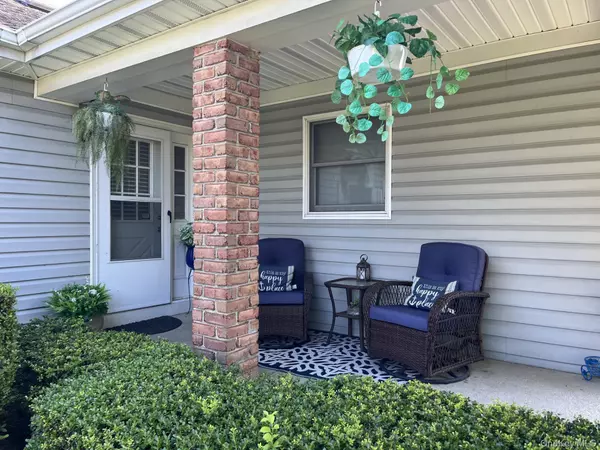 North Babylon, NY 11703,27 Primrose LN