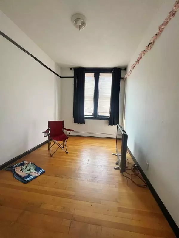 Glen Cove, NY 11542,63 1/2 Glen ST
