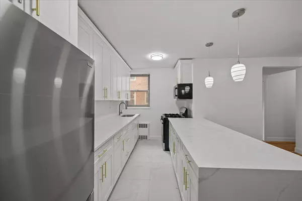 Bronx, NY 10462,2107 Wallace AVE #4G