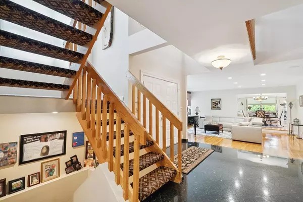 Jericho, NY 11753,26 Hunt CT