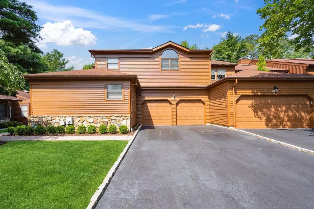 Jericho, NY 11753,26 Hunt CT