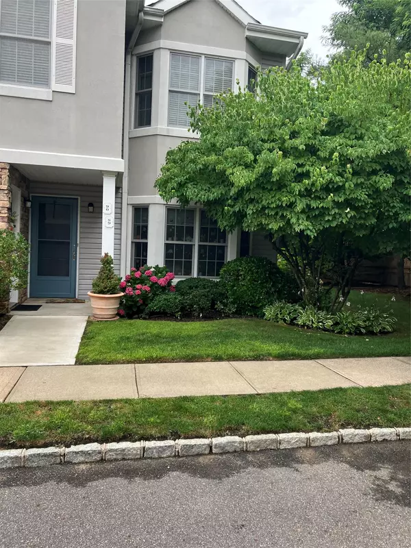 89 Pond View DR, Port Washington, NY 11050