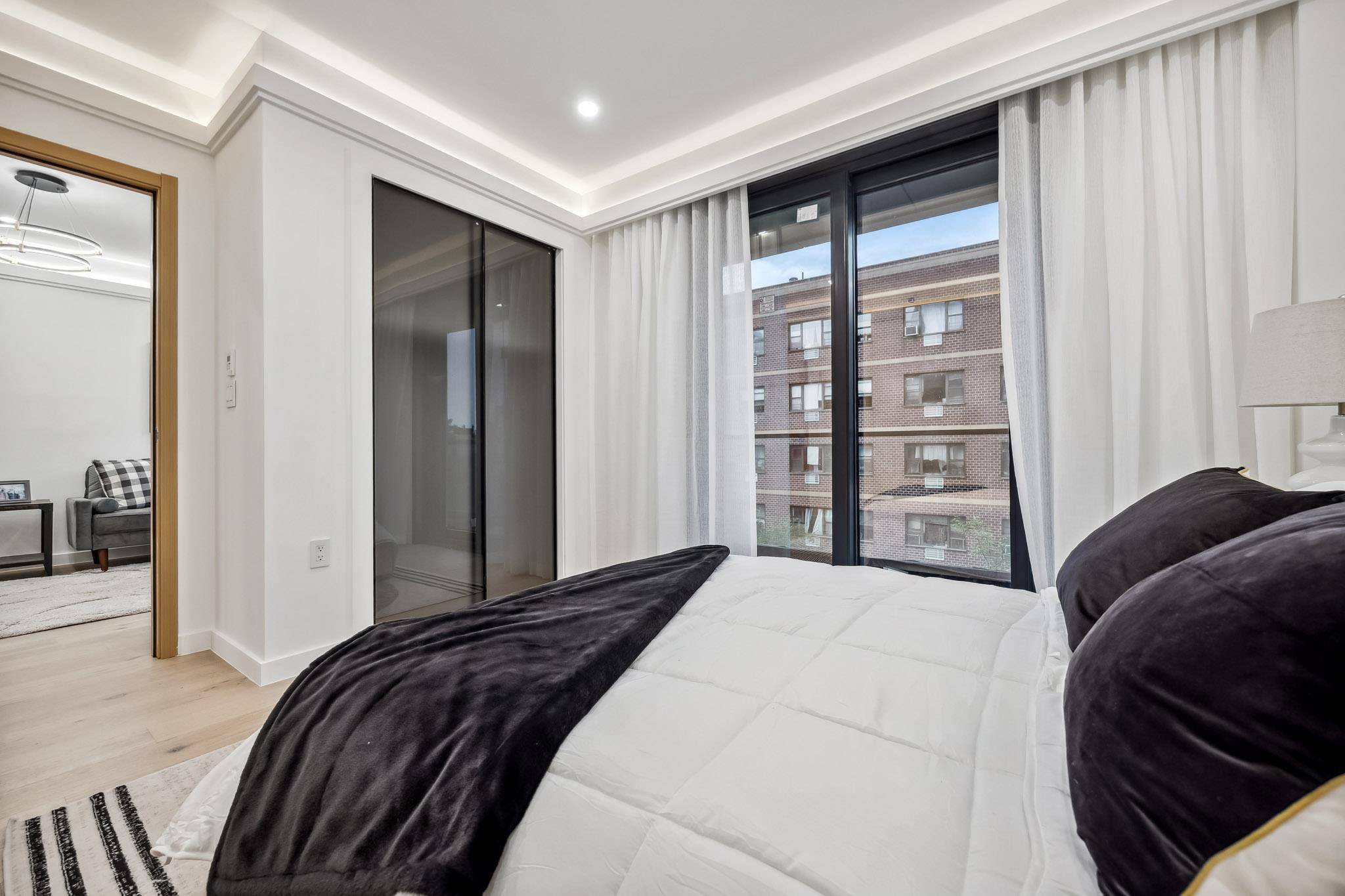 New York (manhattan), NY 10029,168 E 111th ST #8A