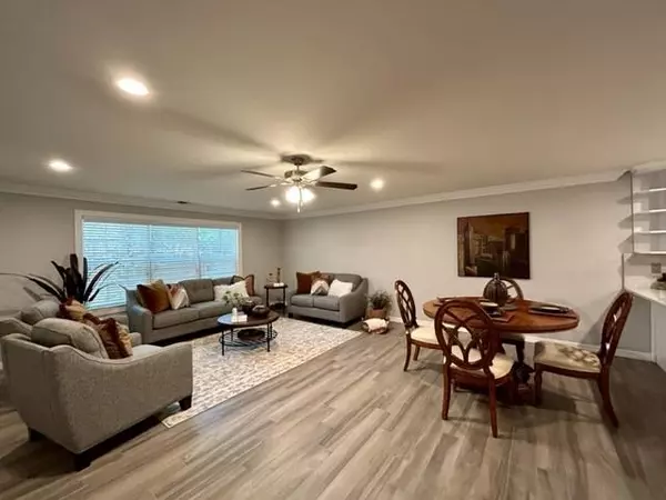 Port Jefferson Station, NY 11776,5 Village Green DR #5