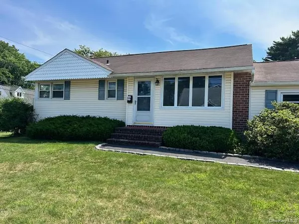 Syosset, NY 11791,27 1/2 N Greenway DR