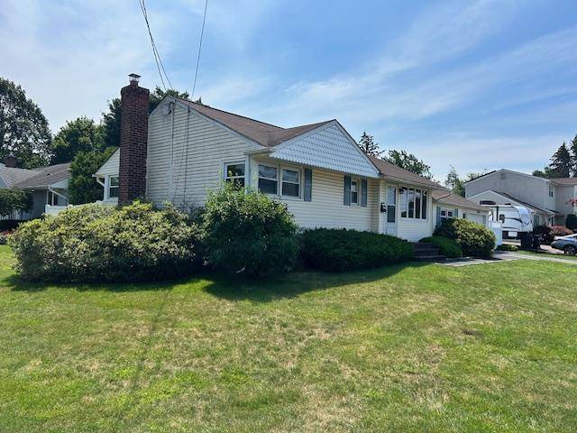 Syosset, NY 11791,27 1/2 N Greenway DR