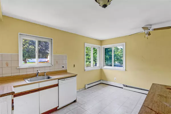 Coram, NY 11727,11 Halliday RD