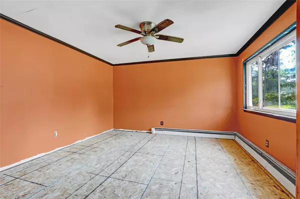 Coram, NY 11727,11 Halliday RD
