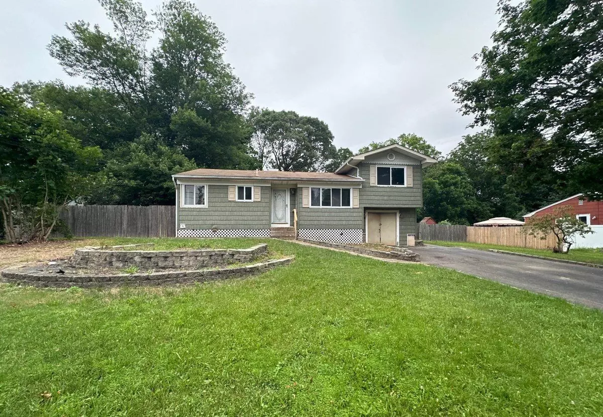 Coram, NY 11727,11 Halliday RD