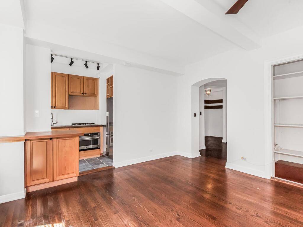 New York (manhattan), NY 10019,340 W 57th ST #5F