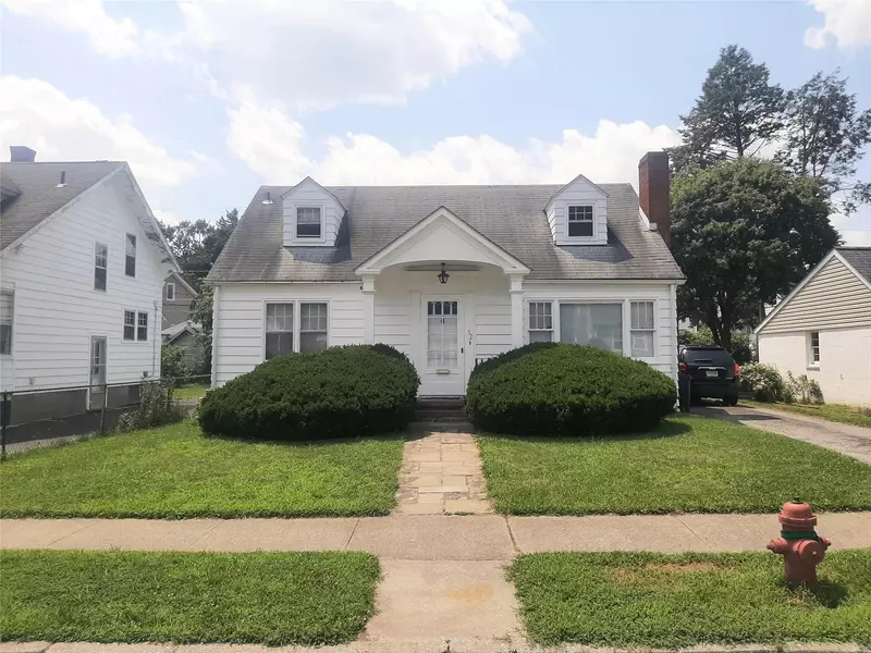 52 Fountain PL, Poughkeepsie, NY 12603