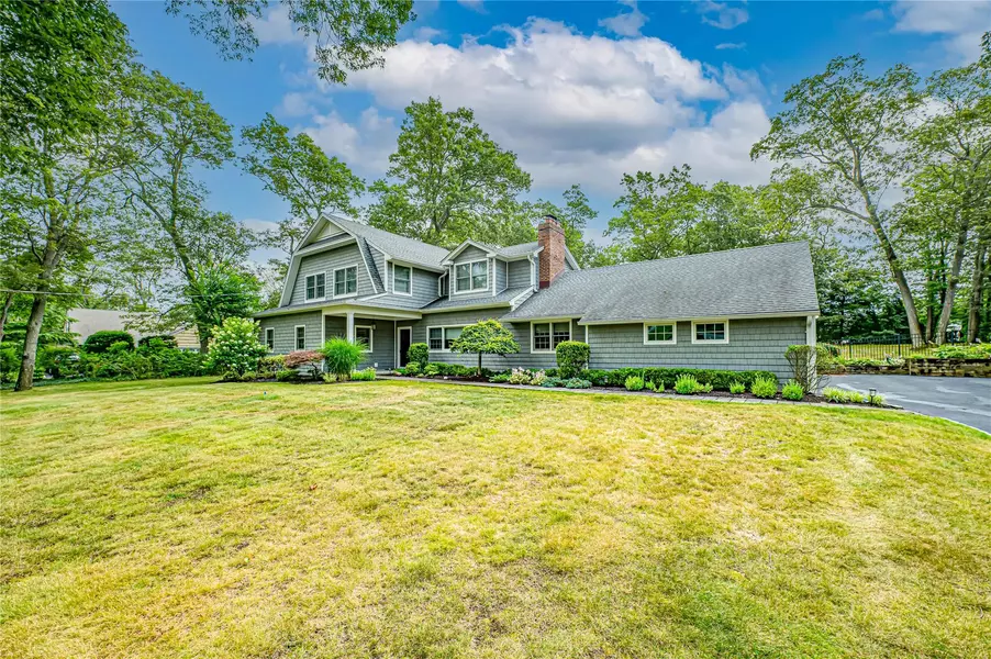 21 The Rise, Woodbury, NY 11797