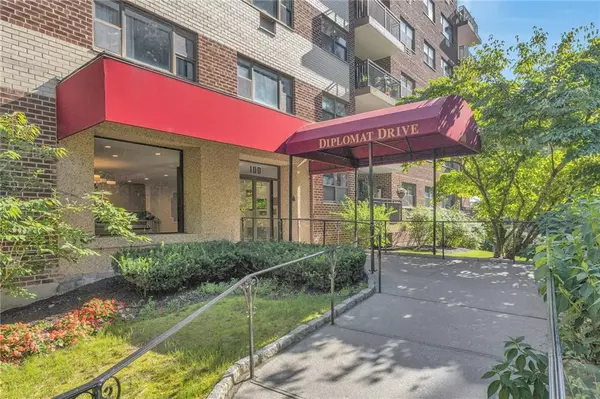 Mount Kisco, NY 10549,100 Diplomat DR #5B