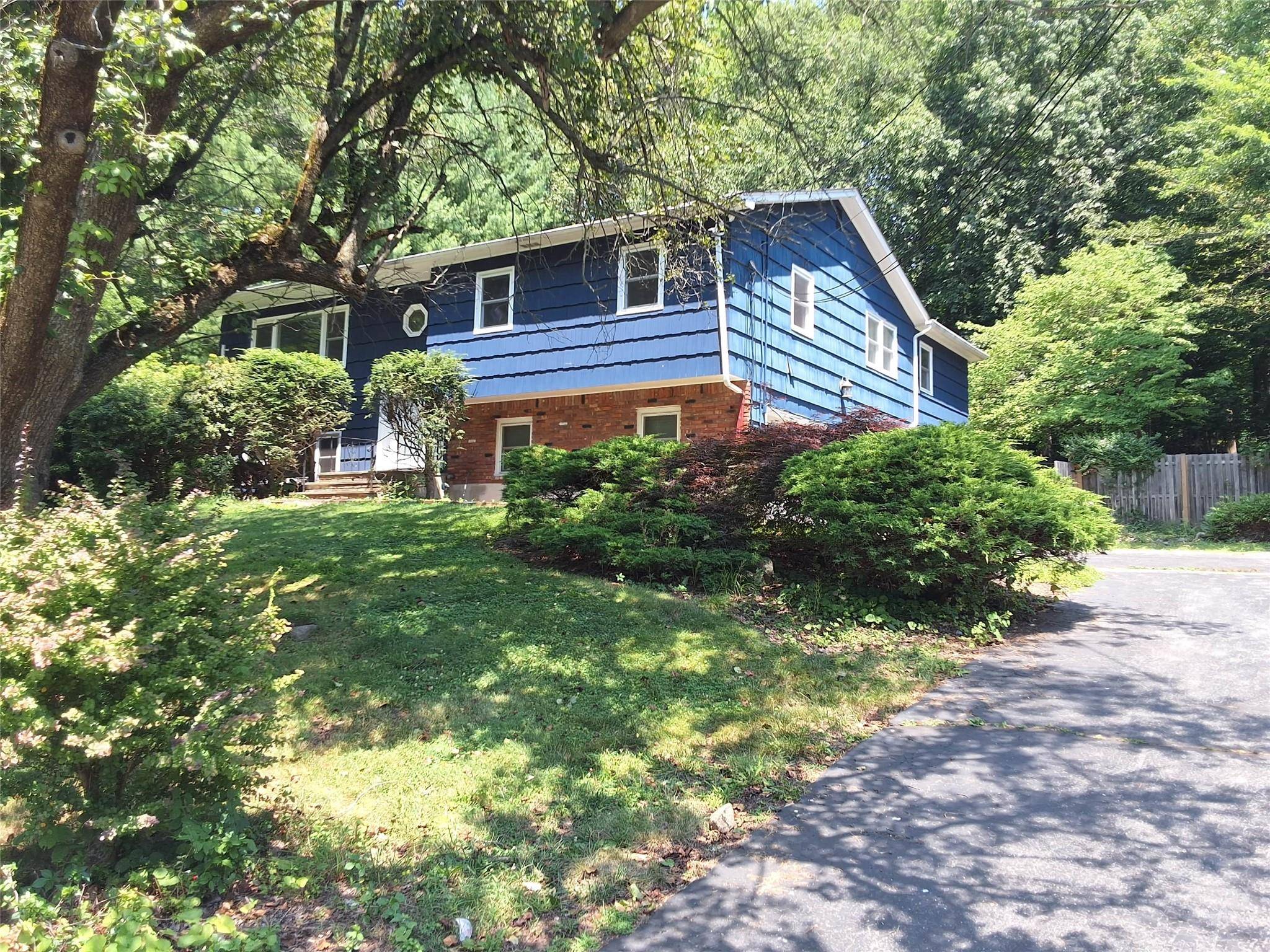 Chestnut Ridge, NY 10977,24 Wallace DR