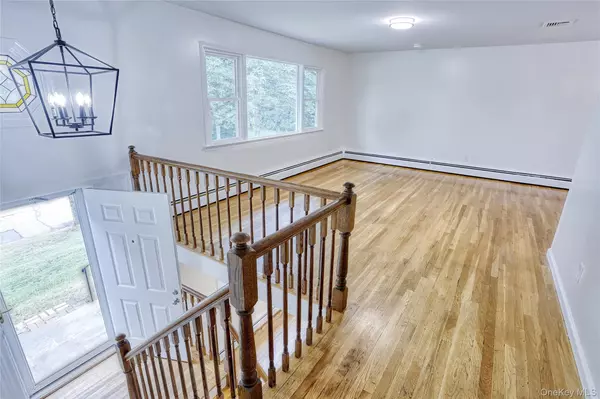 Chestnut Ridge, NY 10977,24 Wallace DR