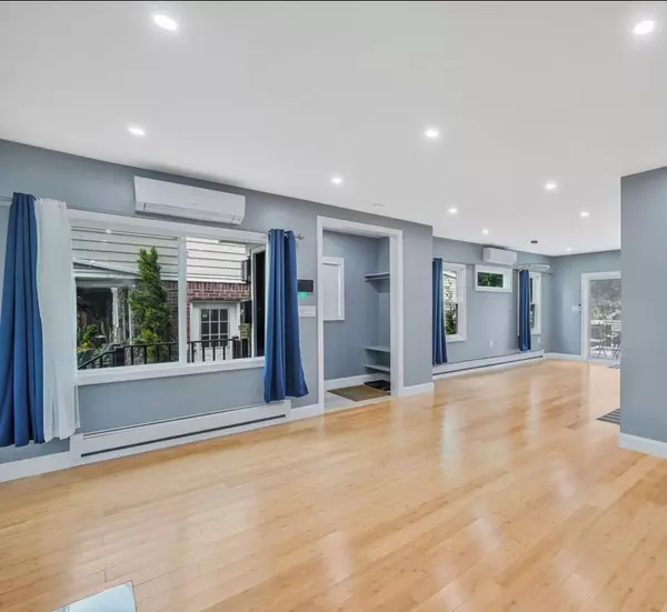 Lynbrook, NY 11563,56 Whittier ST