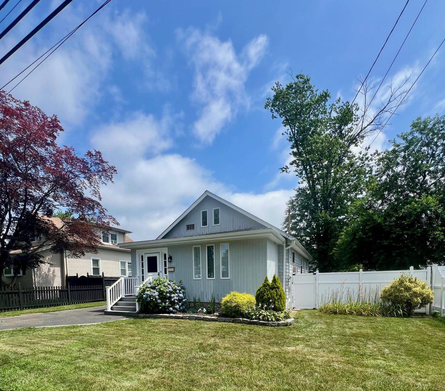 234 S 7th ST, Lindenhurst, NY 11757
