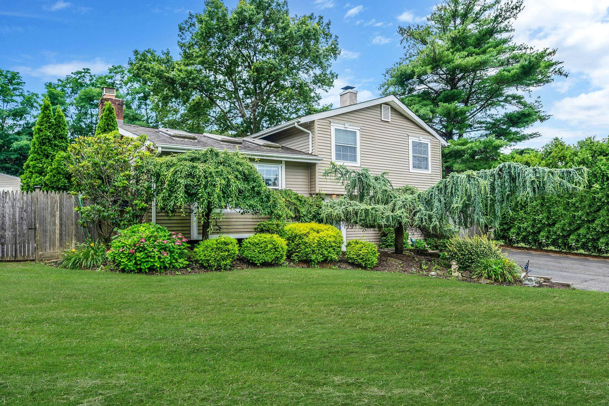 Medford, NY 11763,1902 Phillips DR