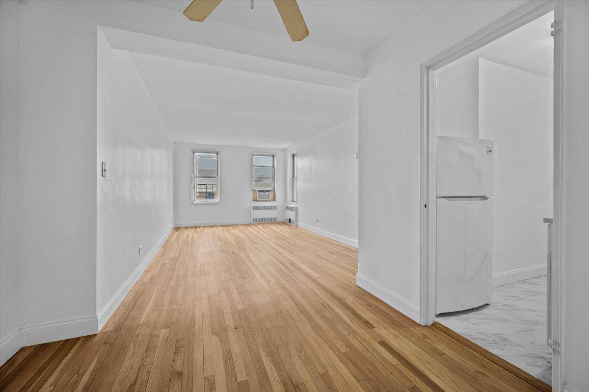 Bronx, NY 10462,2102 Holland AVE #6D
