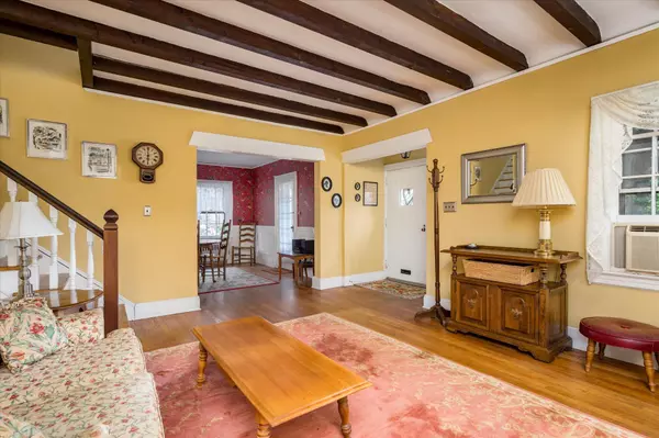 Floral Park, NY 11001,32 Marshall AVE