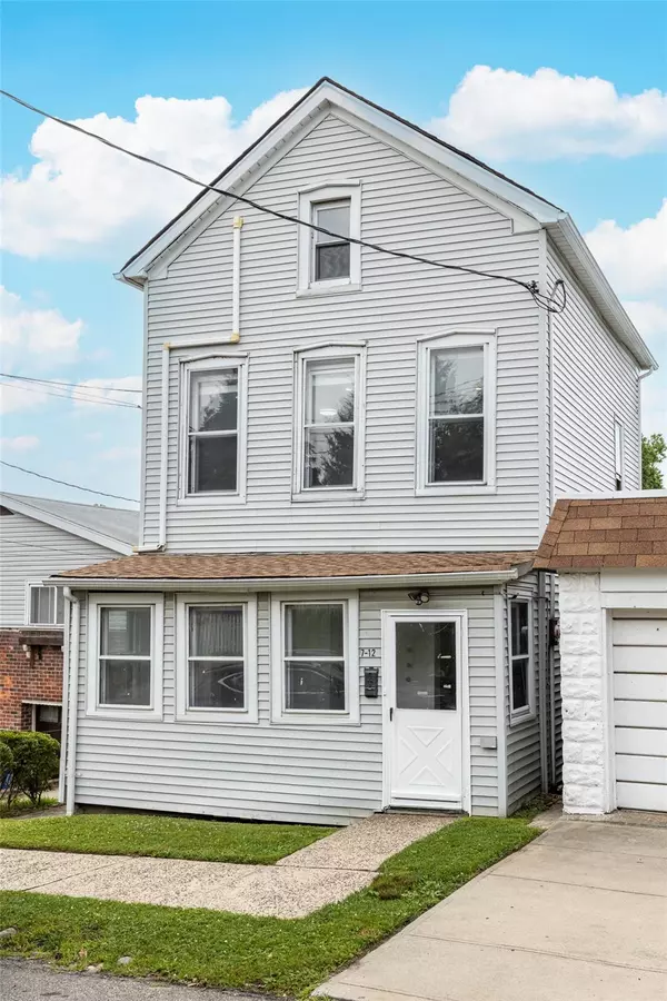 7-12 125th ST, College Point, NY 11356