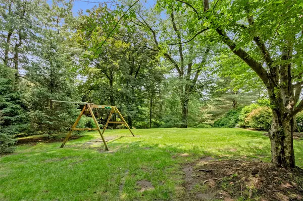 Tuxedo Park, NY 10987,94 Cliff RD