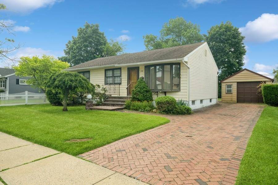 709 Seabury AVE, Franklin Square, NY 11010