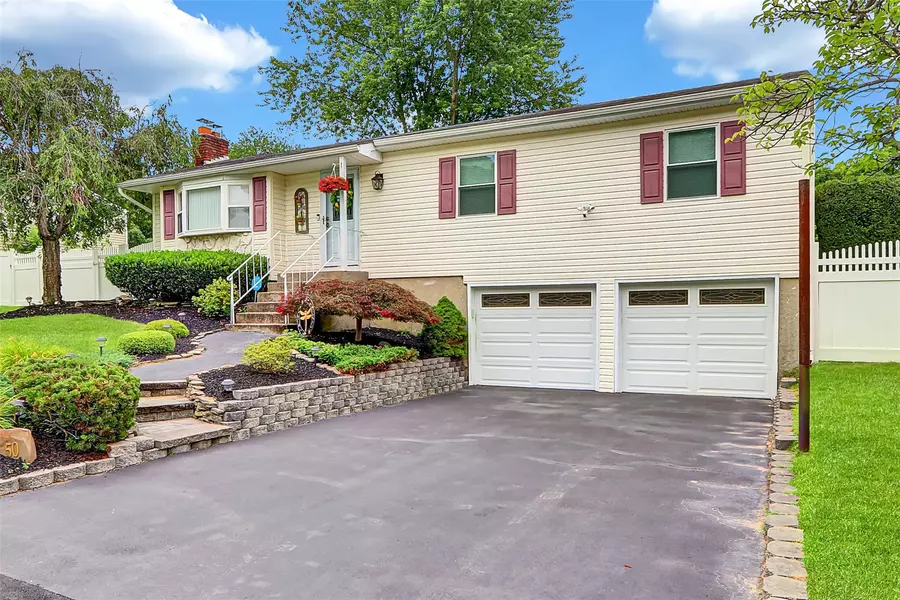50 Brentwood AVE, Farmingville, NY 11738
