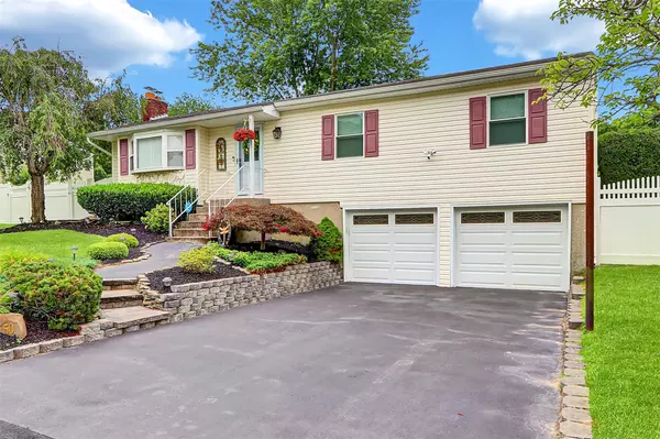 50 Brentwood AVE, Farmingville, NY 11738