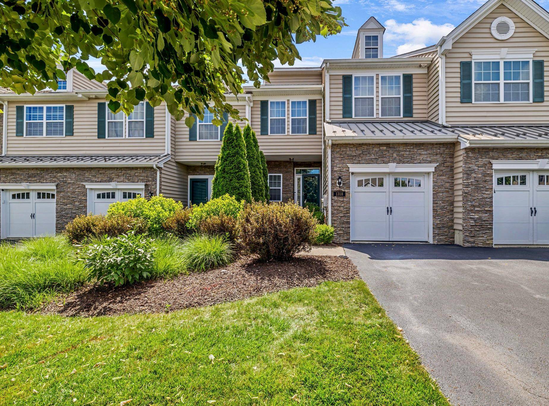 1318 Glastonbury LN, Fishkill, NY 12524