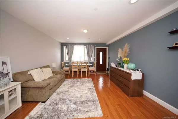 Flushing, NY 11355,57-12 153th ST