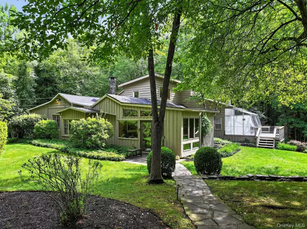 27 Old Wagon RD, Woodstock, NY 12498