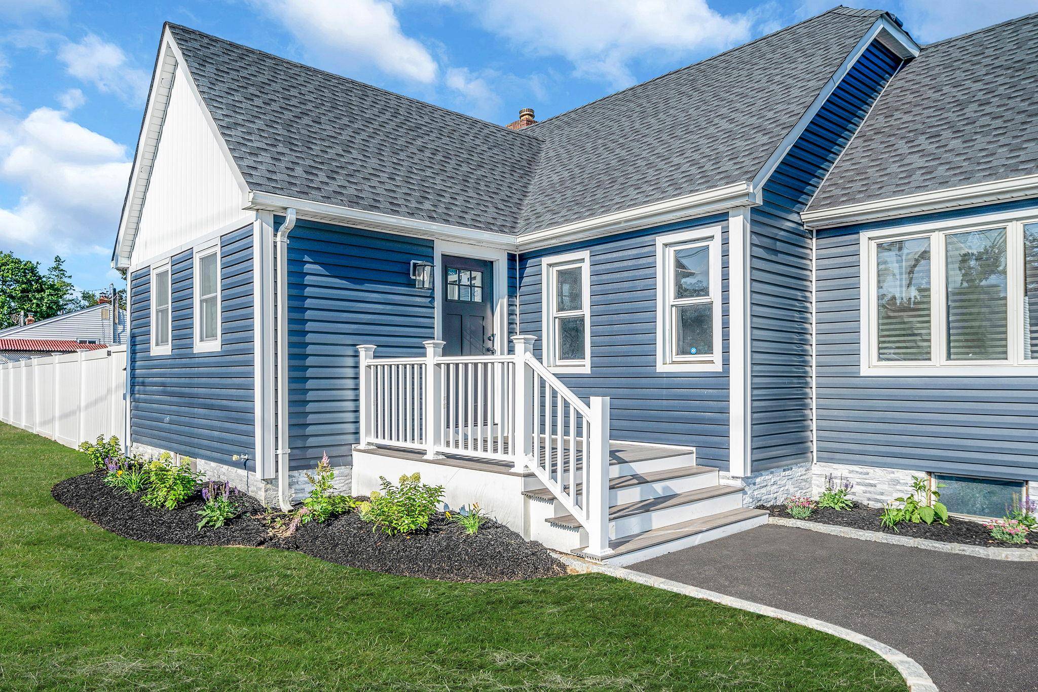 North Babylon, NY 11703,105 Commack RD