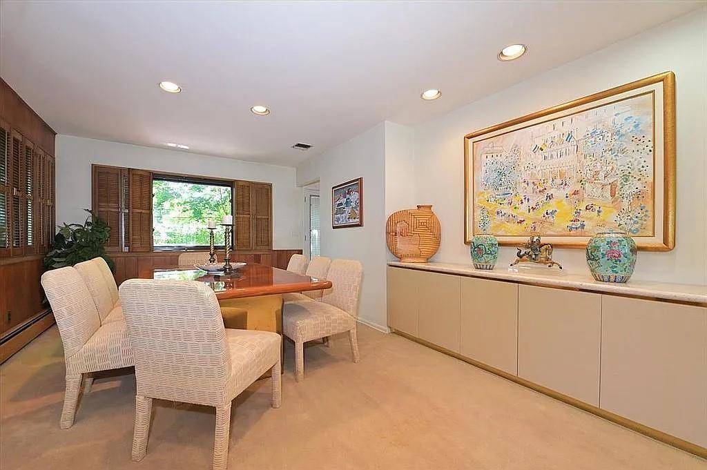 Great Neck, NY 11024,5 Radcliff DR