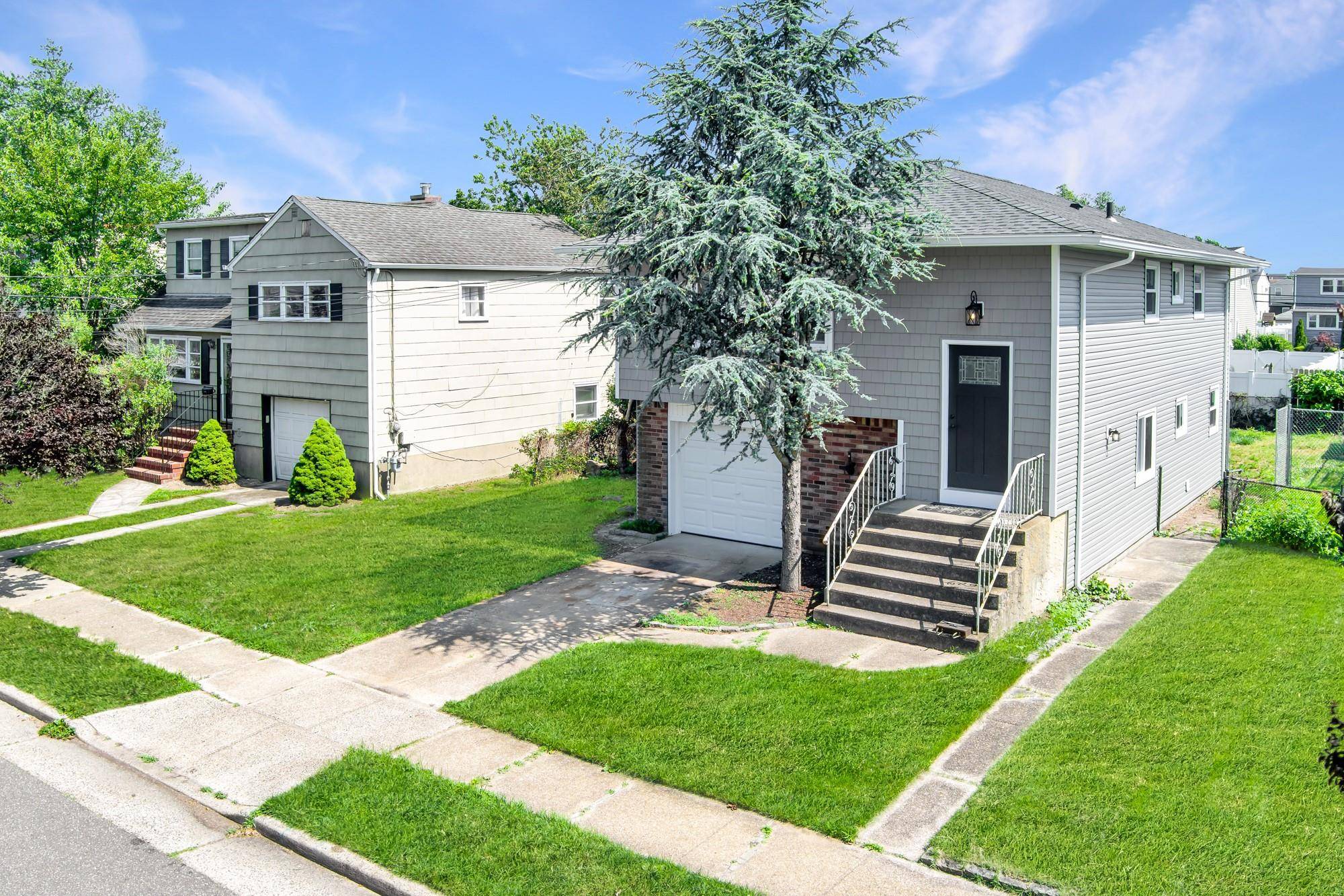 Freeport, NY 11520,37 Martha ST