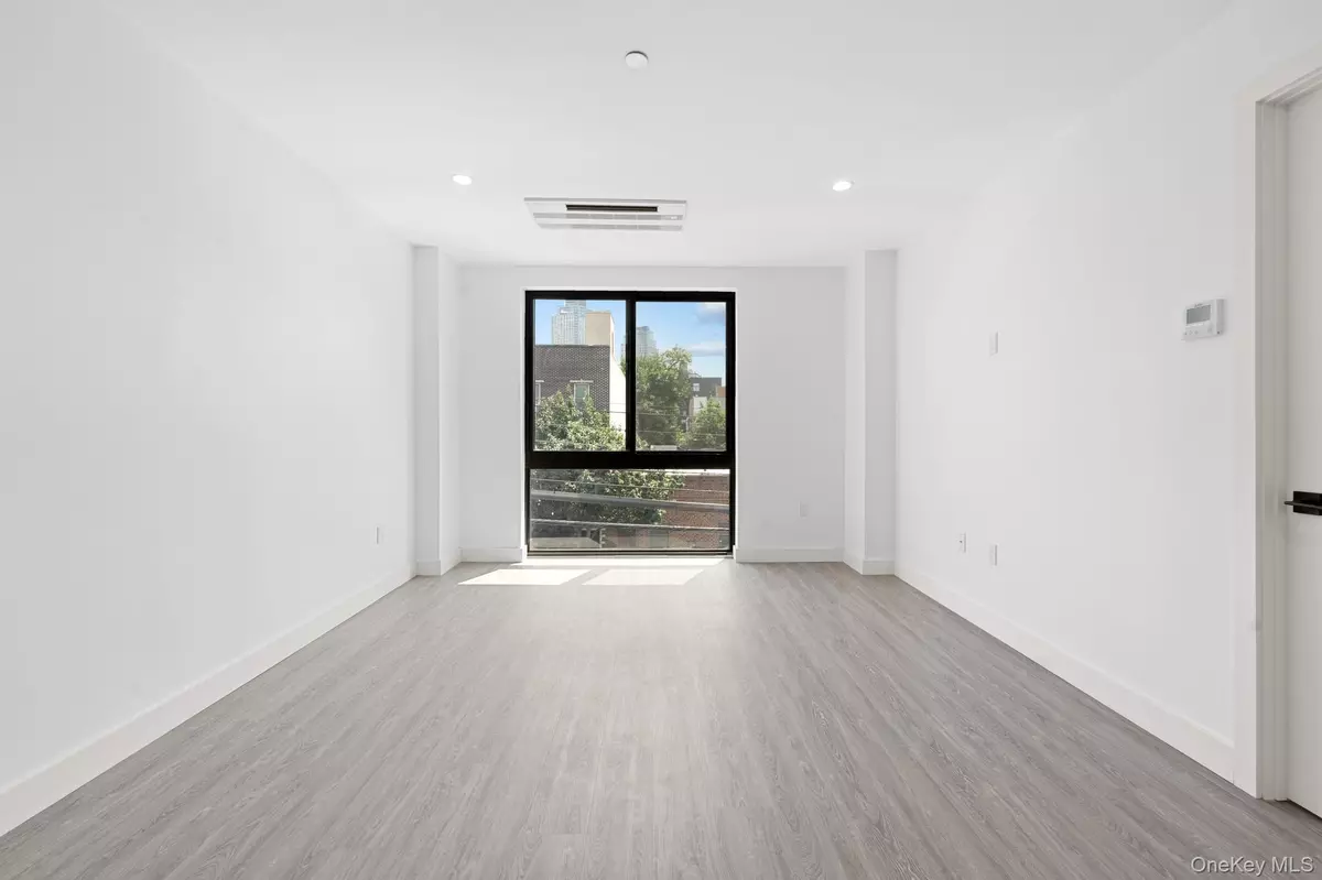 Long Island City, NY 11101,46-40 Vernon BLVD #3A