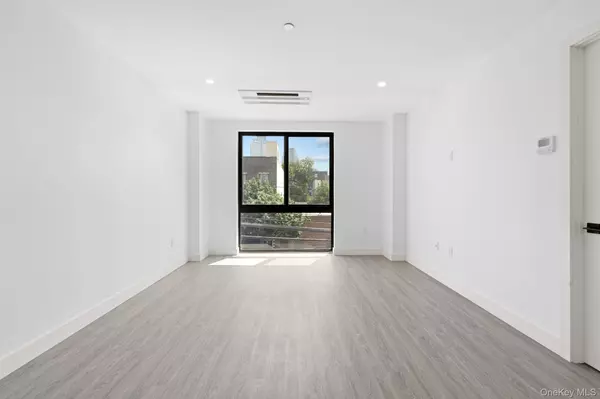 46-40 Vernon BLVD #3A,  Long Island City,  NY 11101