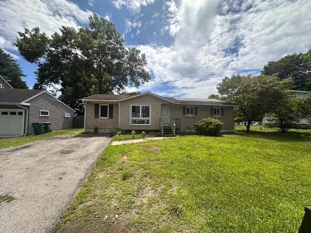 4 Morris DR, Hyde Park, NY 12538