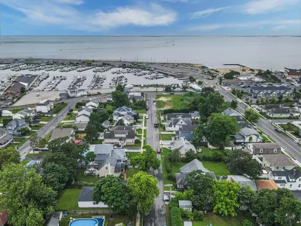 3 Auburn AVE, Bay Shore, NY 11706